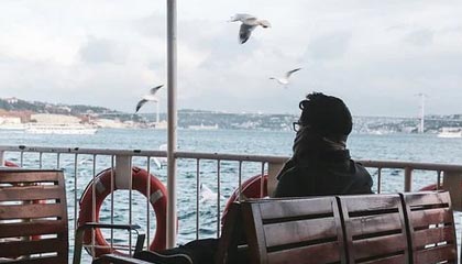 爱游戏娱乐-奥林匹克球场锻造不败金身！红狼主场风暴席卷亚平宁