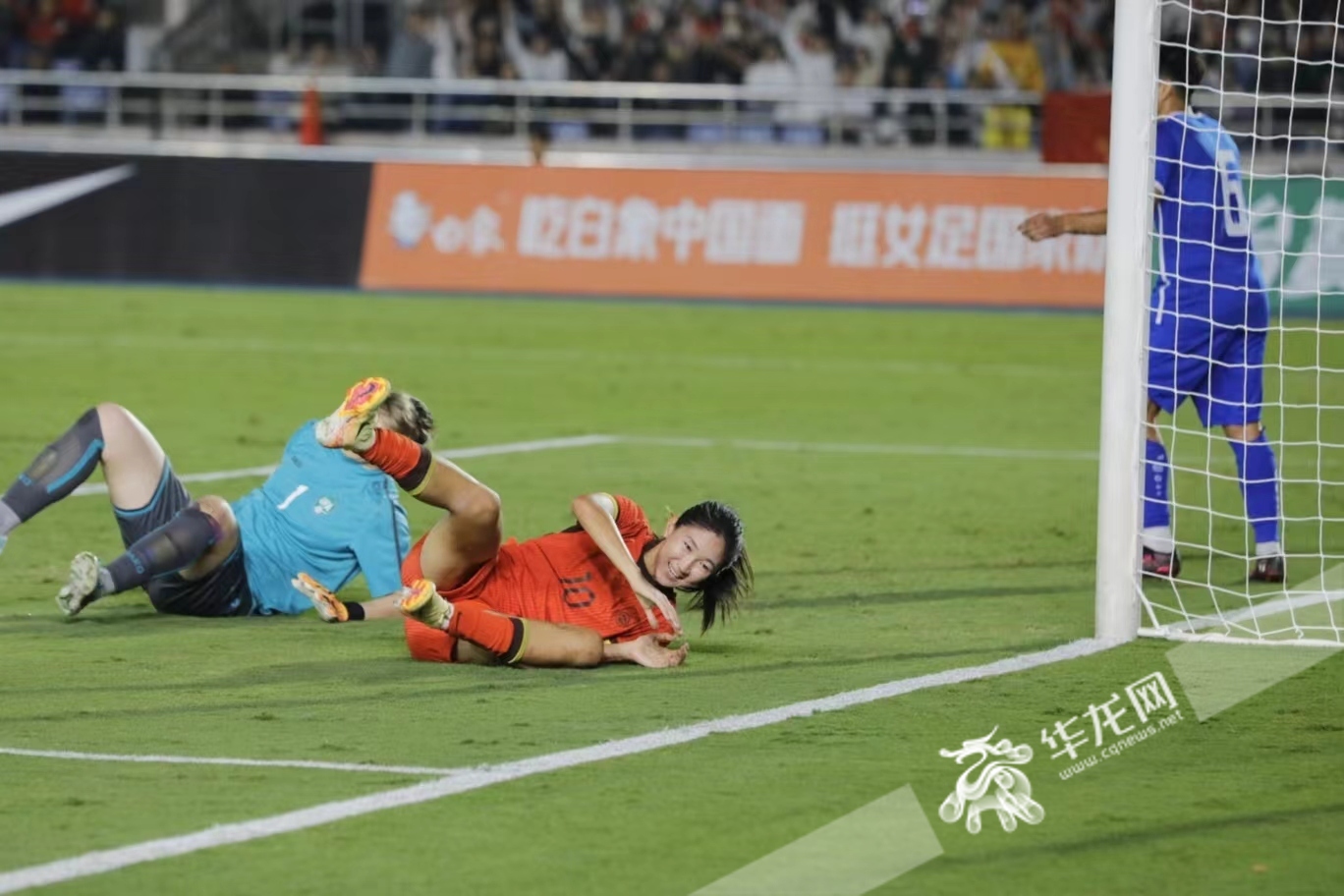 亚洲女足锦标赛上，中国队员取得关键胜利的简单介绍