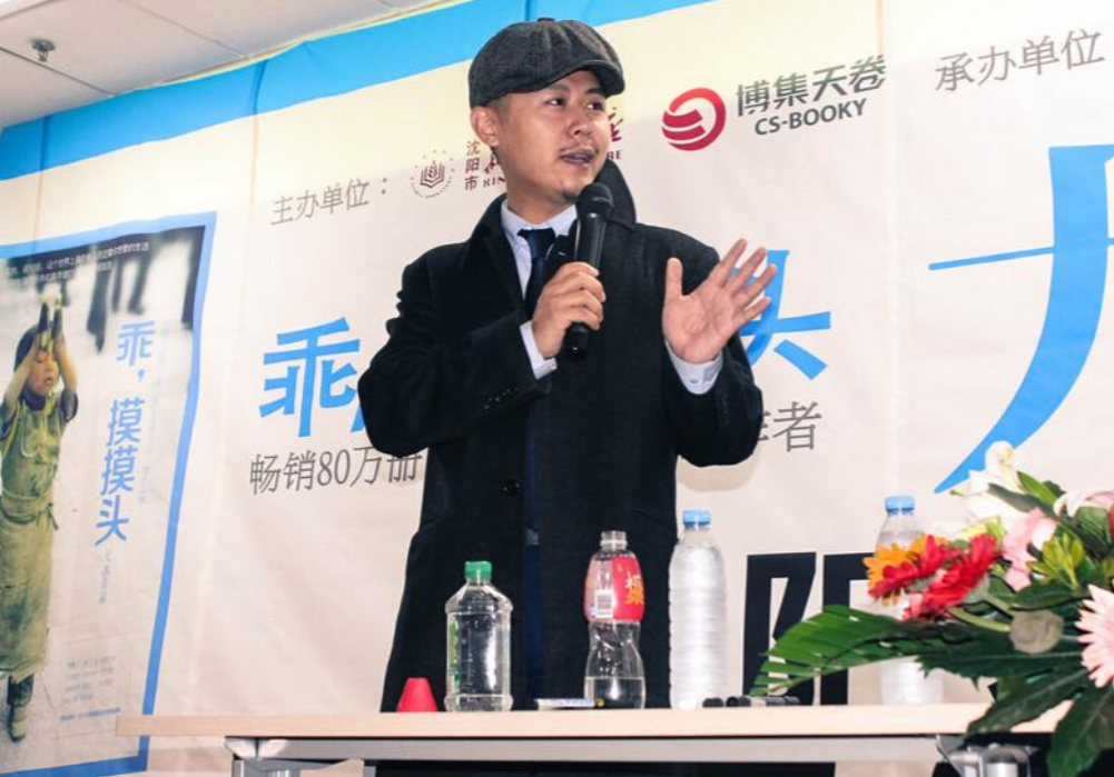 球队主教练突然宣布退休，引发媒体猜测热潮的简单介绍