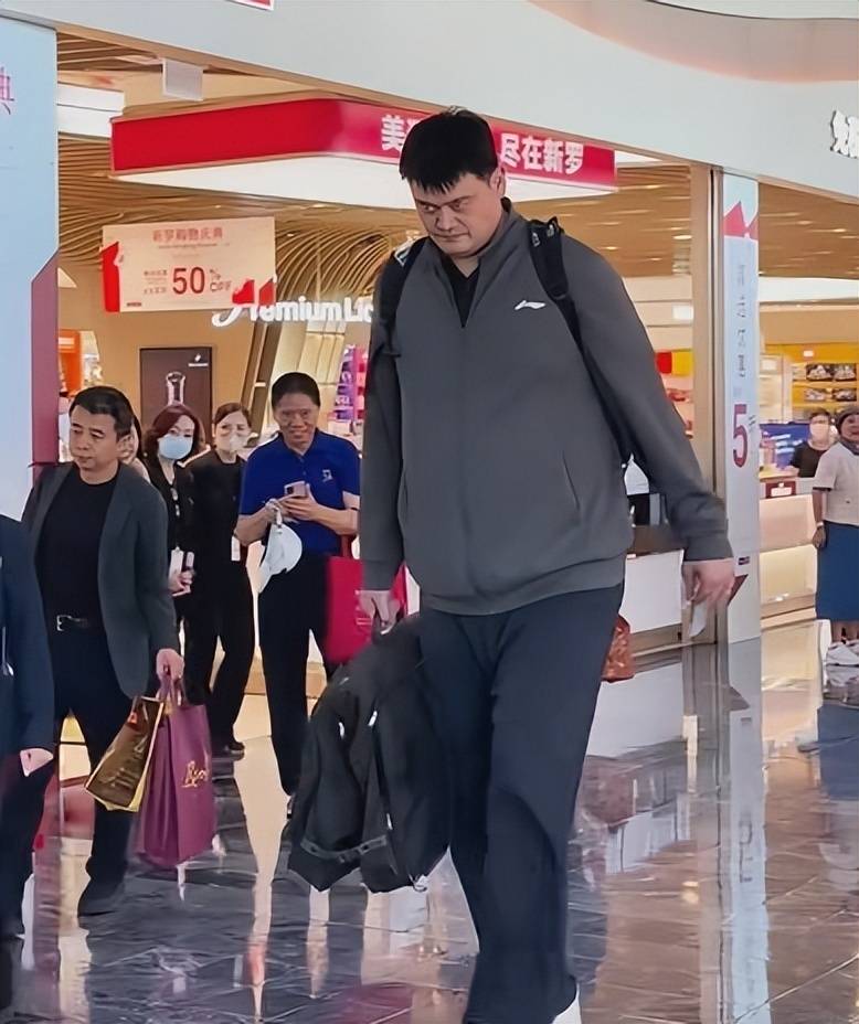 篮球明星联赛五棵松揭幕姚明广场掀起热潮的简单介绍