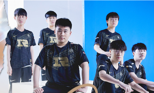 RNG力克EG，Caps成为全场焦点八强赛2:0（巴黎）