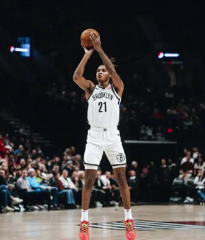 篮网主场大胜开拓者，连胜