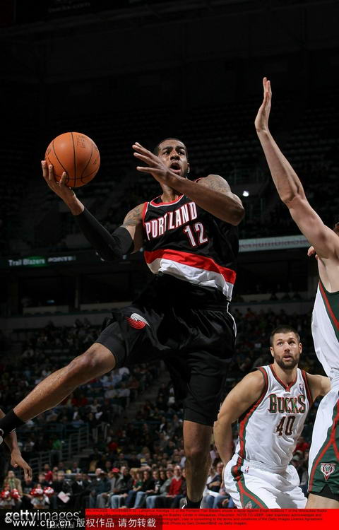 雄鹿胜开拓者，豪取四连胜的简单介绍