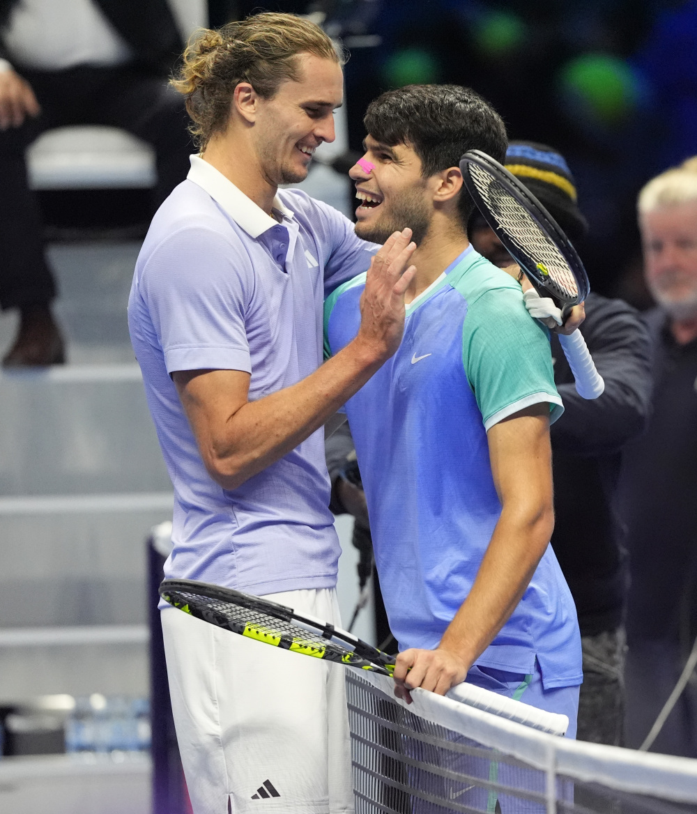 包含意大利网球队鏖战欧洲网球队，兹维列夫关键制胜的词条